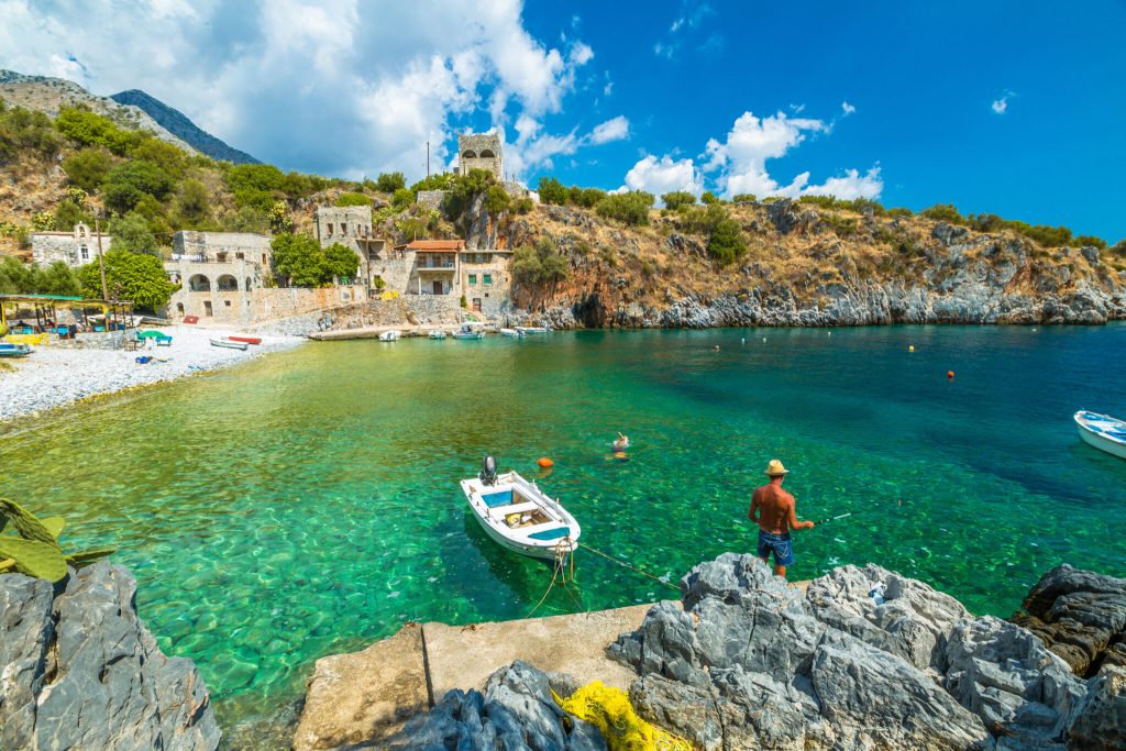 Ένας μικρός παράδεισος στη Λακωνική Μάνη – Η παραλία με τα γαλαζοπράσινα νερά που λίγοι γνωρίζουν