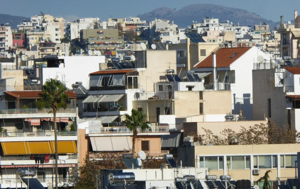 ΑΑΔΕ: «Ξεμπλοκάρουν» χιλιάδες κατασχεμένα ακίνητα – Ποιοι οφειλέτες θα πληρώνουν λιγότερα από την πώληση