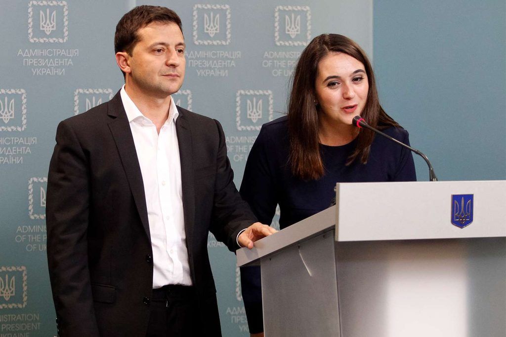 «Πυρά» κατά του Β.Ζελένσκι από την πρώην εκπρόσωπο Τύπου: «Έχει γίνει το μεγαλύτερο πρόβλημα της Ουκρανίας»