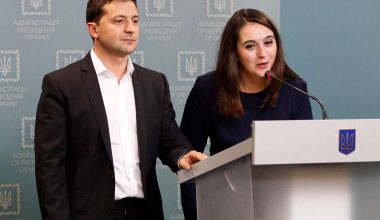 «Πυρά» κατά του Β.Ζελένσκι από την πρώην εκπρόσωπο Τύπου: «Έχει γίνει το μεγαλύτερο πρόβλημα της Ουκρανίας»