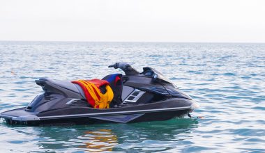 Πόρτο Χέλι: Tζετ σκι συγκρούστηκε με βοηθητικό σκάφος – Τραυματίστηκε 31χρονος
