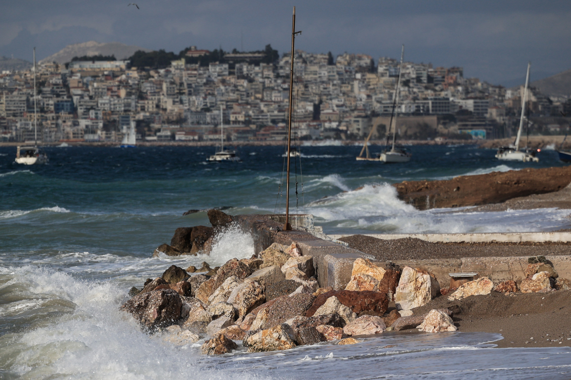 Από τα ισχυρότερα μελτέμια των τελευταίων 15 ετών «σάρωσαν» την χώρα: Έως 150 χλμ./ώρα οι ριπές