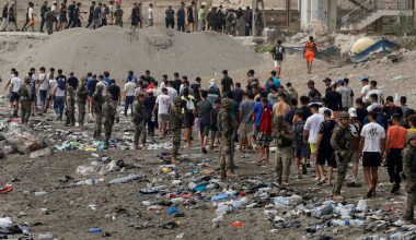 Οργή στη Μαδρίτη: Μαροκινός αστυνομικός πέταξε τεράστια πέτρα σε παράνομο μετανάστη που επέστρεφε πίσω! (βίντεο)