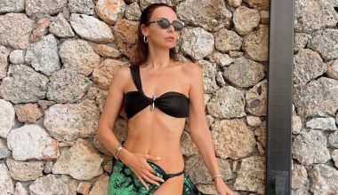 Απίθανο κορμί η Μπέττυ Μαγγίρα: Το στιγμιότυπο που ανάρτησε ποζάροντας μόνο με το μαγιό της (φωτο)