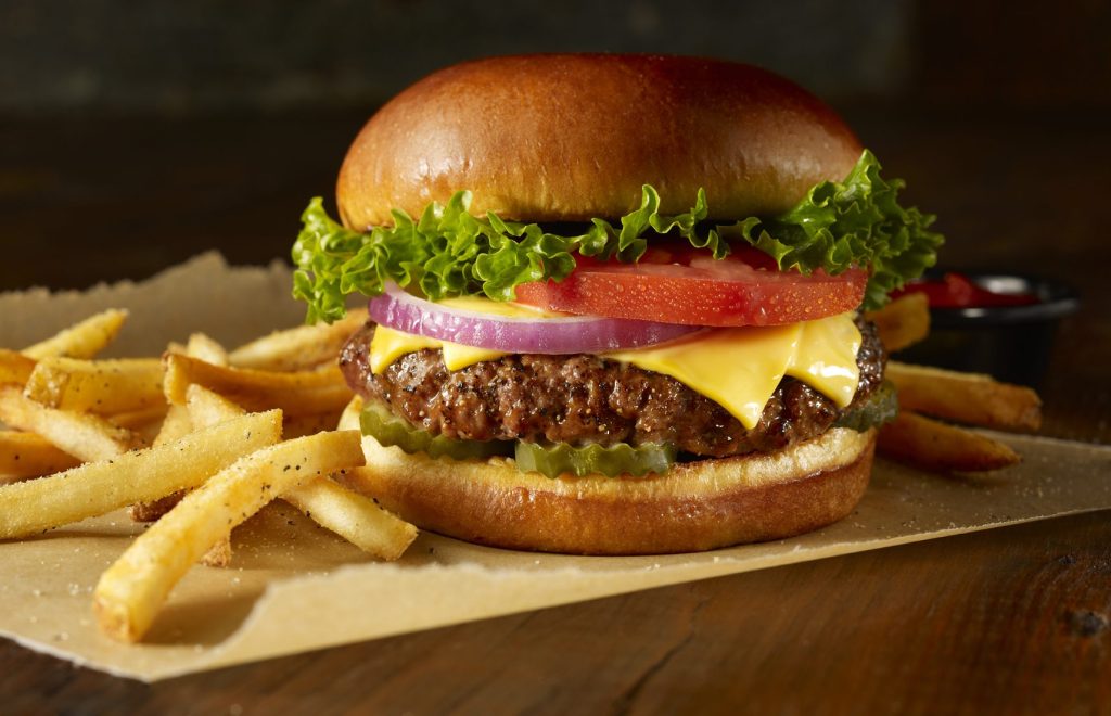 Ρώσος κρατά από το 2017 μπέργκερ Big Mac και ελέγχει την εξέλιξη των υλικών του: Παραμένουν σχεδόν αναλλοίωτα!