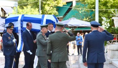 Αυτή την ώρα το τελευταίο «αντίο» στον πρώην υπουργό Ι.Βαρβιτσιώτη (φωτο)