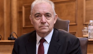 Ε.Λέκκας για την μεγάλη φωτιά στην Δυτική Αττική: «Μπορεί να καίει υπόγεια για μήνες»