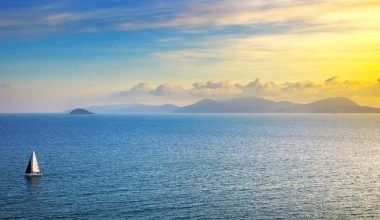 Γιατί η Μεσόγειος έχει τόσο διαφορετικό χρώμα από άλλες θάλασσες;