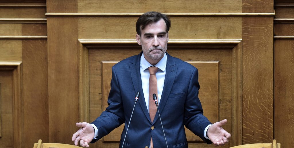 Μ.Χουρδάκης κατά Ζ.Κωνσταντοπούλου: «Μου πήρε το γραφείο στη Βουλή – Μου είπε να εργάζομαι στις σκάλες»