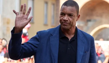 Ντίντα: Το παραμορφωμένο του δάχτυλο έγινε viral μετά την εμφάνισή του σε τελετή της Μίλαν (φώτο)