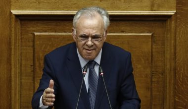 Το «ευχαριστώ» του Γ.Δραγασάκη στο προσωπικό του Γενικού Νοσοκομείου Αεροπορίας μετά τη νοσηλεία του