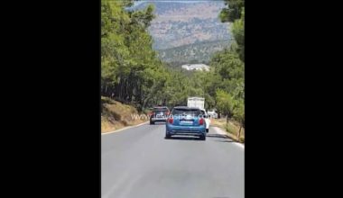 Λέσβος: Οδηγός κάνει τετραπλή προσπέραση πάνω σε στροφή και γλιτώνει την τελευταία στιγμή από σύγκρουση! (βίντεο)