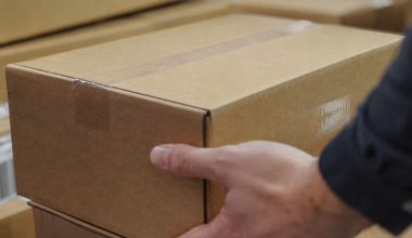 Τι γίνεται με τα δέματα που δεν παραλαμβάνει ποτέ κανείς: Δείτε πού καταλήγουν