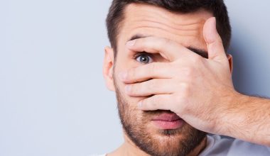 Τρέμουλο στο βλέφαρο: Γιατί συμβαίνει και πώς μπορεί να αντιμετωπιστεί