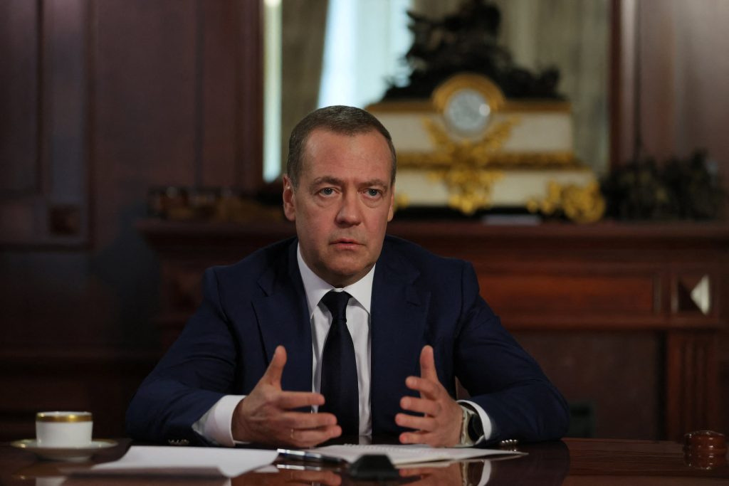 Ν.Μεντβέντεφ: «Η Ιαπωνία είναι υποτελής των ΗΠΑ – Θα μετατραπεί σε ρόνιν»