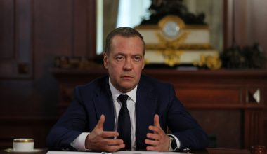 Ν.Μεντβέντεφ: «Η Ιαπωνία είναι υποτελής των ΗΠΑ – Θα μετατραπεί σε ρόνιν»