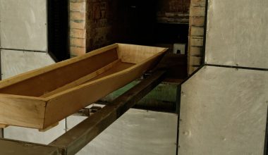 Το παράξενο φαινόμενο που μπορεί να συμβεί κατά την αποτέφρωση: Όταν το σώμα κινείται