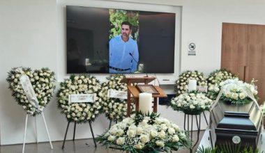 Το ύστατο «χαίρε» στον πιλότο του ελικοπτέρου που έχασε τη ζωή του στην Ψάθα στο αποτεφρωτήριο Ριτσώνας
