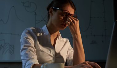 Η νυχτερινή εργασία «αναστατώνει» τον οργανισμό: Αυξάνει τον κίνδυνο υπέρτασης και παχυσαρκίας