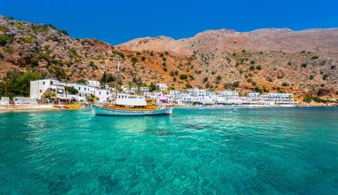 Λουτρό Χανίων: Το παραθαλάσσιο χωριό της Κρήτης όπου ο χρόνος κυλά «διαφορετικά» (φωτο)