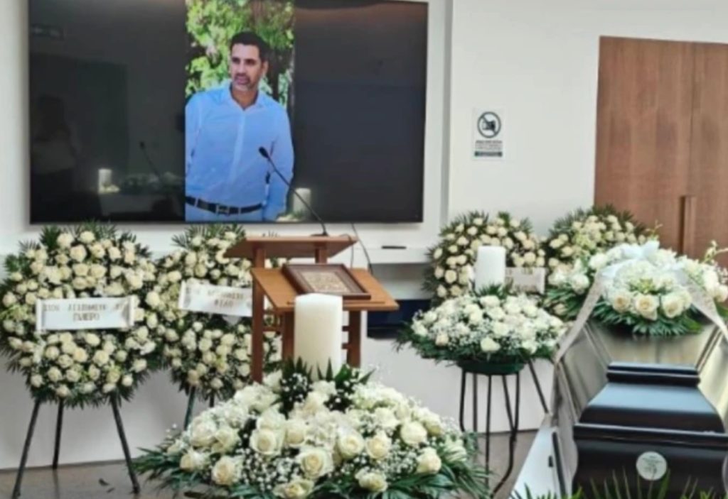 Ρίγη συγκίνησης στη Ριτσώνα για τον Αριστοτέλη Δαμίγο – Το τελευταίo «αντίο» στον πιλότο που χάθηκε στην Ψάθα