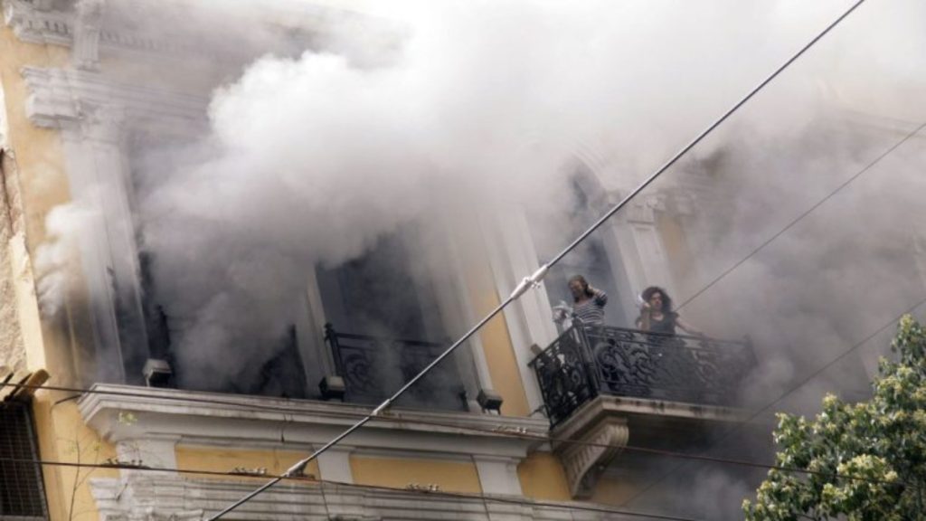 Στην ΓΑΔΑ από το Λονδίνο συνοδεία αστυνομικών η 46χρονη κατηγορούμενη για την Marfin
