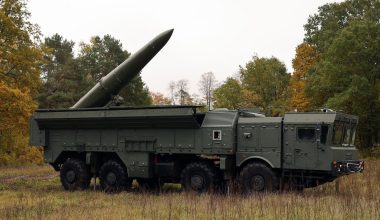 Οι Ρώσοι κτύπησαν με drones Geran-4 και βαλλιστικούς πυραύλους Iskander-M ουκρανικό τρένο με στρατιωτικό εξοπλισμό