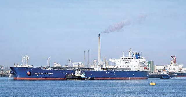 Νέα ρωσικά πλήγματα σε πλοία και λιμενικές εγκαταστάσεις της Ουκρανίας – Δύο νεκροί στην Κριμαία