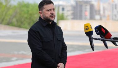 Ο Β.Ζελέσνσκι έφτασε στη Σερβία και θα συναντηθεί με τον Α.Βούτσιτς –  Όλα τα βλέμματα στις σχέσεις με τη Ρωσία