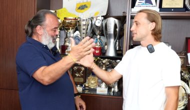 Μάριος Ηλιόπουλος σε Λόβρο Μάγερ: «Έχεις το βλέμμα της… τίγρης» (βίντεο)