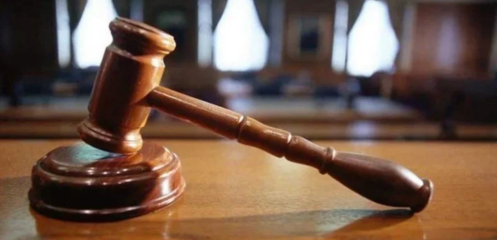 Σκιάθος: Φυλάκιση 15 μηνών στη Βρετανίδα που μέθυσε με την ανήλικη κόρη της και προκάλεσε επεισόδιο – Τι υποστήριξε