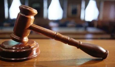 Σκιάθος: Φυλάκιση 15 μηνών στη Βρετανίδα που μέθυσε με την ανήλικη κόρη της και προκάλεσε επεισόδιο – Τι υποστήριξε