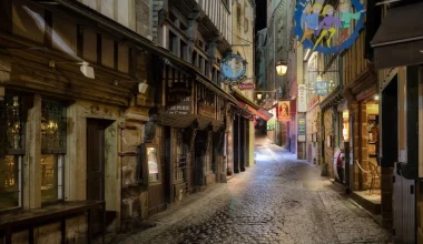 Εκεί όπου οι δρόμοι στενεύουν αλλά η ιστορία μεγαλώνει: Τα εμβληματικά σοκάκια της Ευρώπης