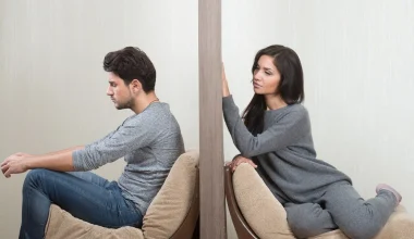 Όταν η αγάπη «τρομάζει»: Το φαινόμενο του Avoidant Attachment στις σύγχρονες σχέσεις