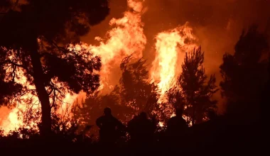 «Κόλαση επί Γης» στην Αττικοβοιωτία: Οι φωτιές εξαπέλυσαν ενέργεια όσες 6 βόμβες στη Χιροσίμα (γραφήματα)