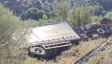 Λακωνία: Νεκρός 48χρονος οδηγός φορτηγού μετά από πτώση σε γκρεμό (βίντεο)