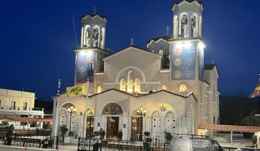 Χιλιάδες πιστοί τίμησαν το θαύμα της φωτιάς στον Όσιο Ιωάννη τον Ρώσο