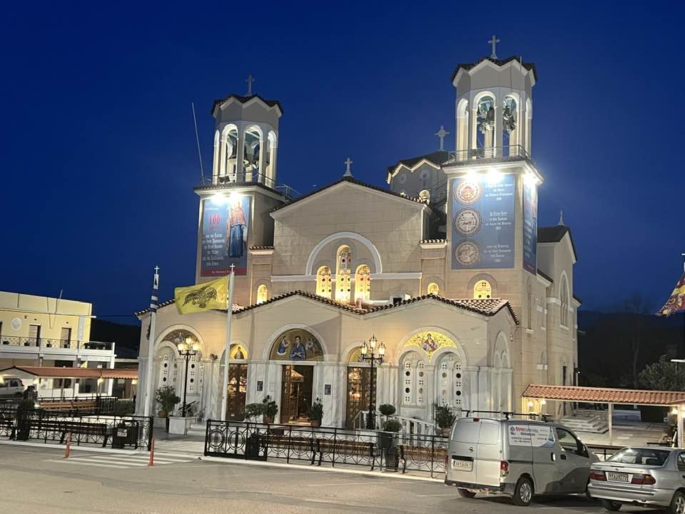Χιλιάδες πιστοί τίμησαν το θαύμα της φωτιάς στον Όσιο Ιωάννη τον Ρώσο