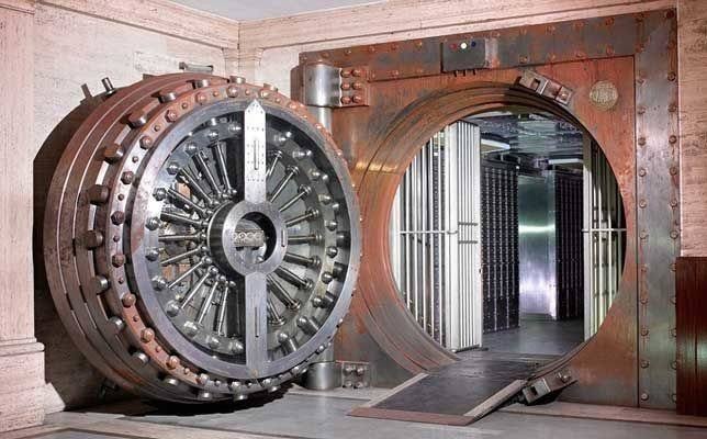 Γιατί οι πόρτες των χρηματοκιβωτίων είναι τόσο τεράστιες;