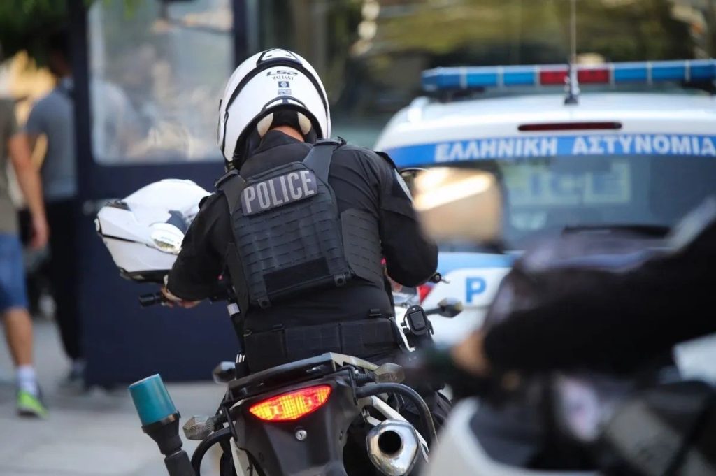 37χρονος στη Θεσσαλονίκη πήρε αυτοκίνητο από εταιρεία ενοικίασης και το έριξε πάνω σε άλλο όχημα