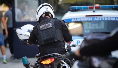 37χρονος στη Θεσσαλονίκη πήρε αυτοκίνητο από εταιρεία ενοικίασης και το έριξε πάνω σε άλλο όχημα