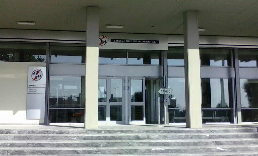 Γιατί τα περισσότερα δημόσια κτίρια έχουν σκάλες στην είσοδο
