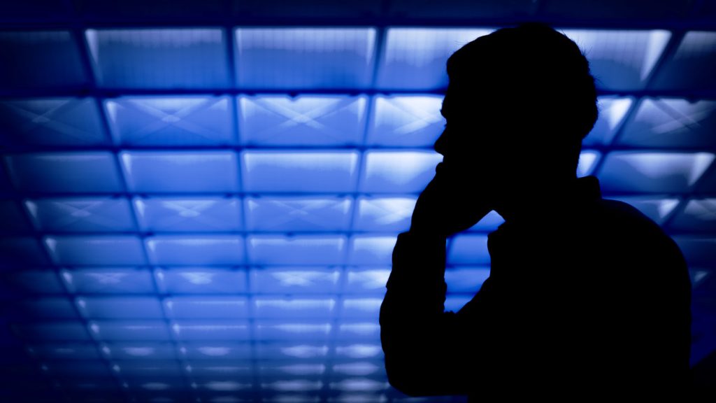 Επιτήδειος πήρε χρήματα που ξεπερνούν τις 400.000 ευρώ εξαπατώντας δύο ηλικιωμένες – Πώς τις έπεισε