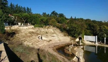 Έστησε ψεύτικο ρωμαϊκό θέατρο και έκοβε εισιτήρια 40 ευρώ –  Η πιο «ευρηματική» απάτη στην Ιταλία