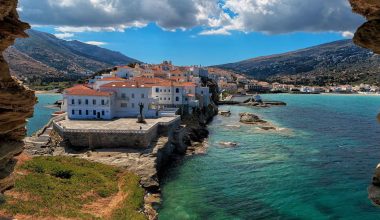 Άνδρος: Το νησί των Κυκλάδων που συνδυάζει θάλασσα, φύση και αρχοντιά