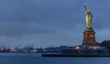 Νέα Υόρκη: Τραγωδία με βρέφος 5 μηνών και 27χρονη μετά την ανατροπή σκάφους (βίντεο)