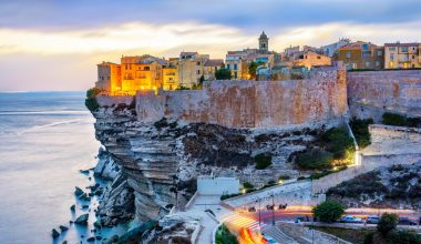 Η ελληνική ιστορία που κρύβει η Κορσική – Από τους Φωκαείς στους Μανιάτες