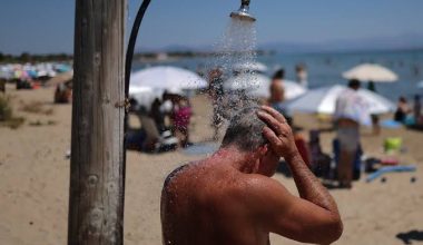Στο «κόκκινο» κοινότητα της Χαλκιδικής λόγω των beach bars – Το αίτημά τους στους ιδιοκτ΄τες