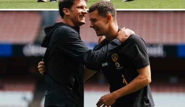 Η αγκαλιά του Χρήστου Τζόλη με τον Κωνσταντίνο Καρέτσα πριν το Άρσεναλ – Ντόρτμουντ (φώτο)