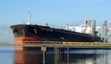 Πετρελαιοκηλίδα 390 τετραγωνικών χιλιομέτρων από δεξαμενόπλοιο του ρωσικού «σκιώδους στόλου» στο Ομάν (φώτο)